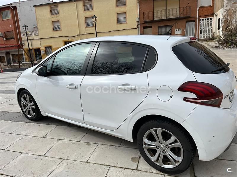 Begagnad Peugeot 208 Active 100 HK (73 kW) 2016 Vit Halvkombi