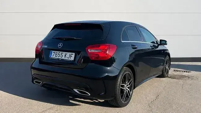 Usado Mercedes A180 AMG line 122 CV (89 kW) 2018 Negro Berlina