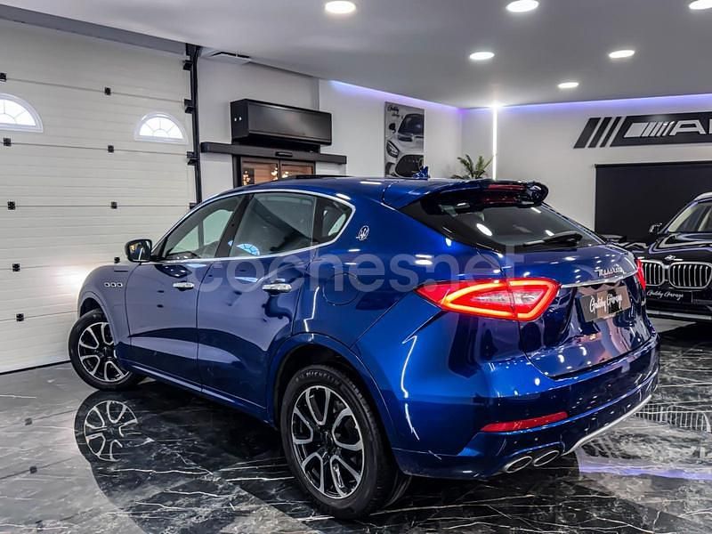 Usado Maserati Levante GranLusso 275 CV (202 kW) 2017 Azul SUV