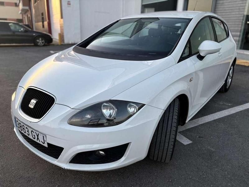 Usado Seat Leon Reference 105 CV (77 kW) 2010 Blanco Utilitario