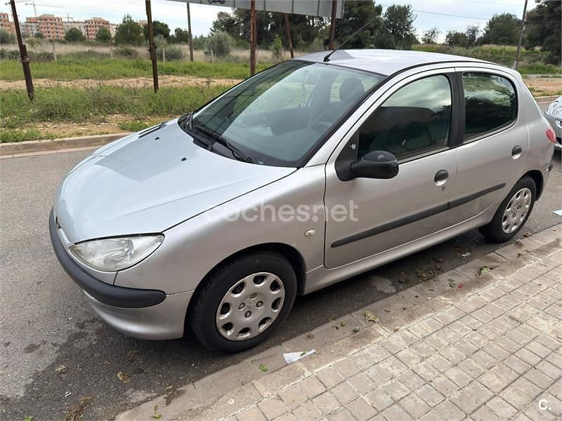 Usado Peugeot 206 75 CV (55 kW) 2005 Gris / plata Berlina