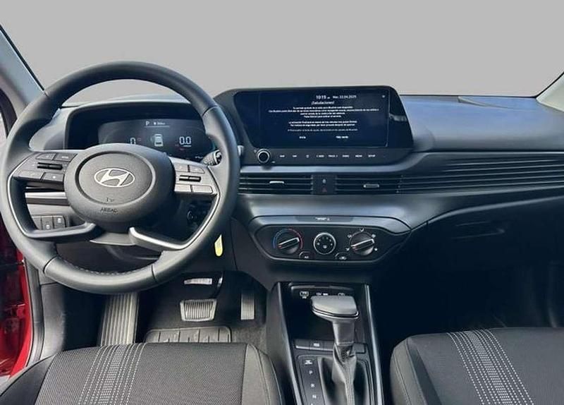 Usado Hyundai i20 101 CV (74 kW) 2025 Rojo Utilitario