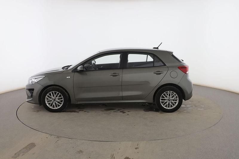 Usado Kia Rio 101 CV (74 kW) 2022 Gris Berlina