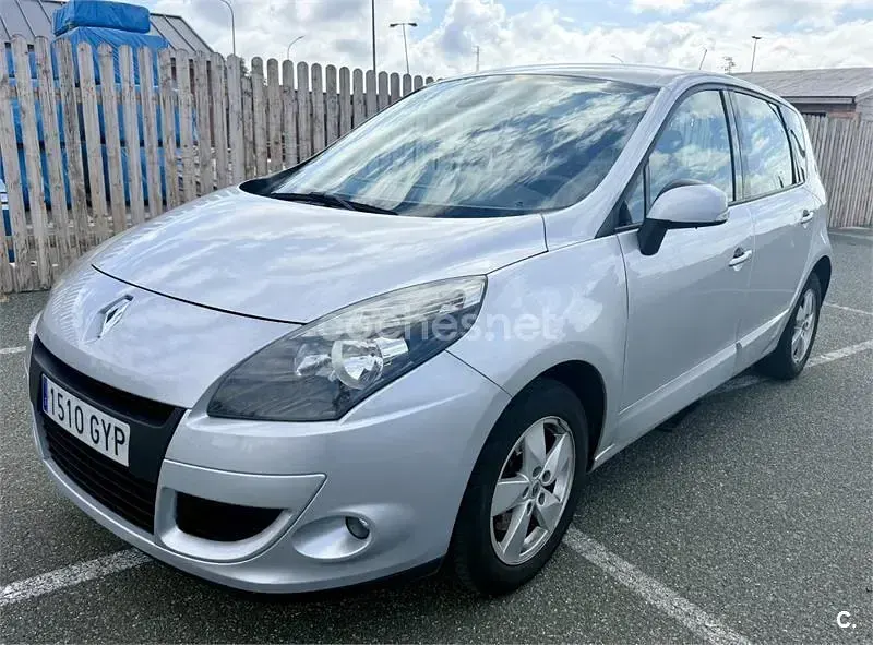 Usado Renault Scenic E-Tech Dynamique 110 CV (80 kW) 2010 Gris / plata Monovolumen