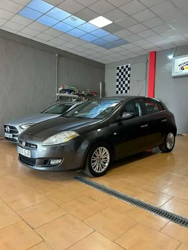 Usado Fiat Bravo Emotion 120 CV (88 kW) 2008 Gris Utilitario