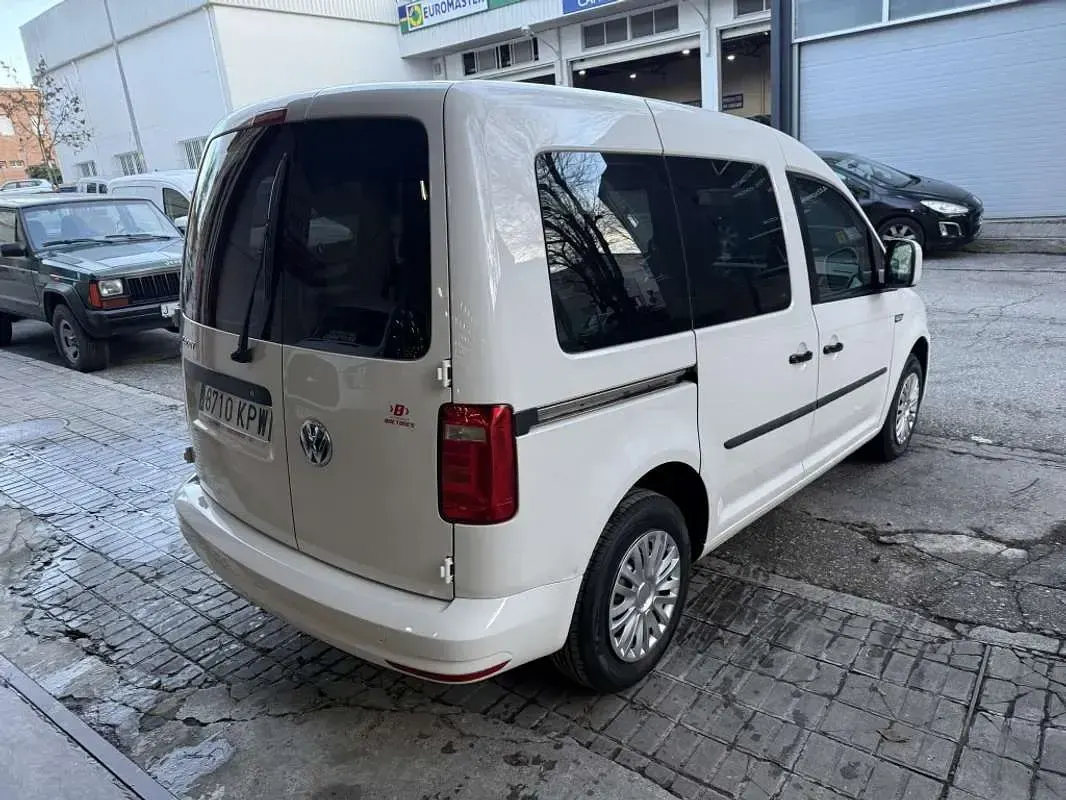 Usado VW Caddy 75 CV (55 kW) 2018 Blanco Monovolumen