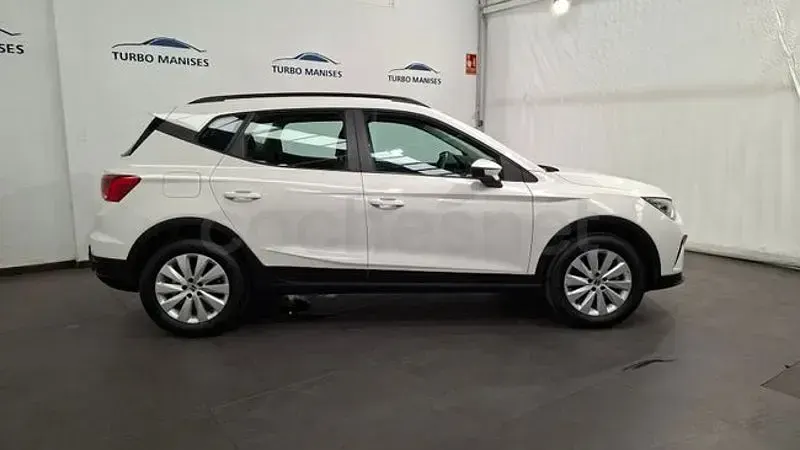 Usado Seat Arona Style 110 CV (80 kW) 2024 Blanco SUV