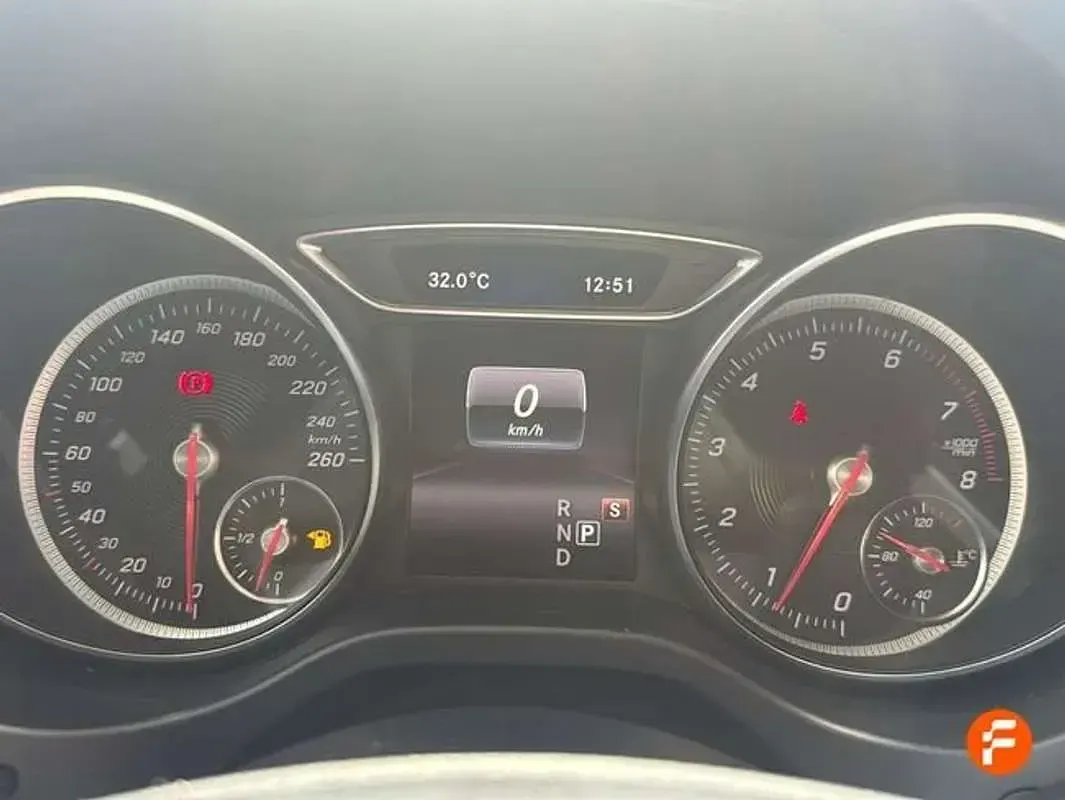 Usado Mercedes CLA180 122 CV (89 kW) 2018 Gris Coupe