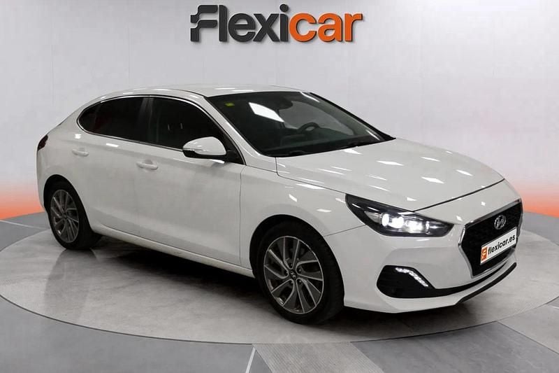 Blanco Usado 2018 Hyundai i30 Berlina | 11.490 € (Precio justo) - Imagen 1/4