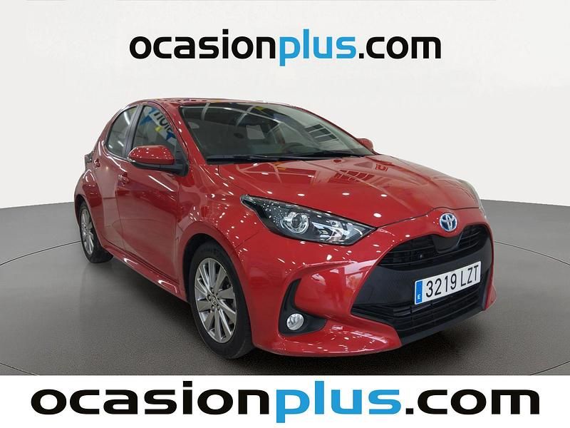 Usado Toyota Yaris Active 116 CV (85 kW) 2022 Rojo Utilitario