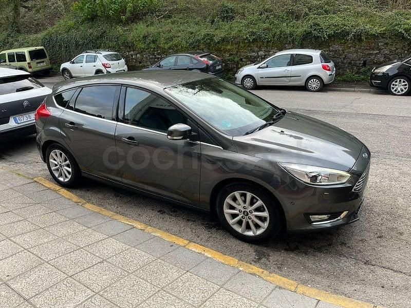 Usado Ford Focus Titanium 150 CV (110 kW) 2016 Gris / plata Berlina