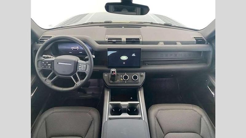 Usado Land Rover Defender SE Dynamic 249 HP (183 kW) 2025 Verde SUV