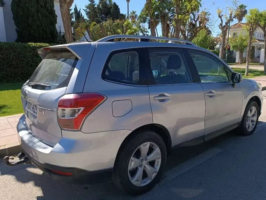 Usado Subaru Forester Sport 147 CV (108 kW) 2014 Gris SUV