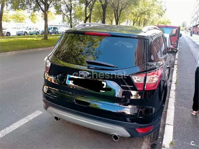 Usado Ford Kuga ST-Line 150 CV (110 kW) 2018 Negro SUV