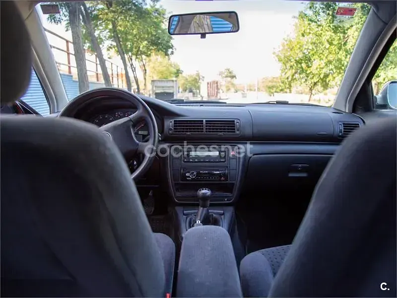 Usado VW Passat Comfortline 125 CV (91 kW) 1999 Gris / plata Berlina
