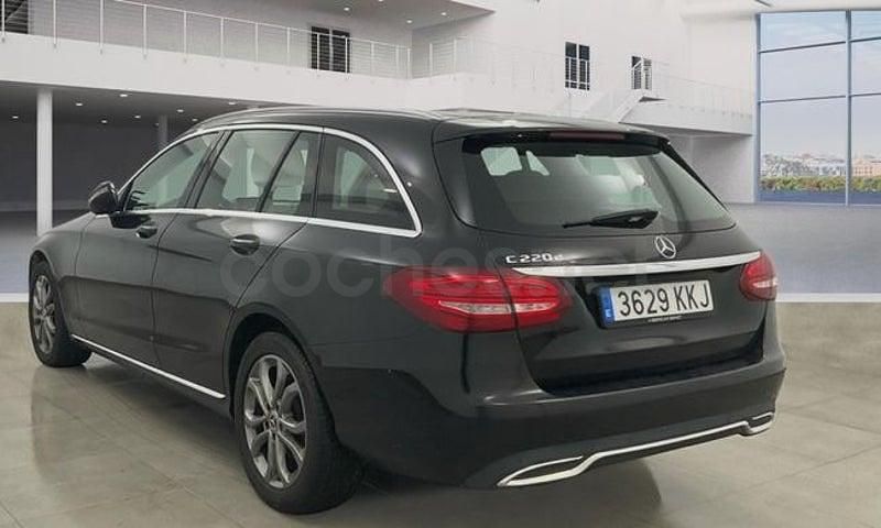 Usado Mercedes C220 194 CV (142 kW) 2018 Negro Familiar