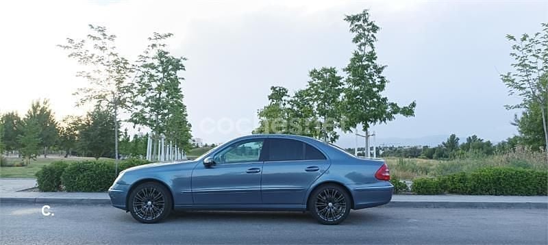 Usado Mercedes E320 Elegance 224 CV (164 kW) 2004 Azul Berlina