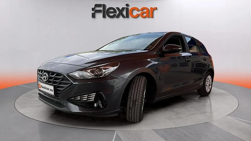 Usado Hyundai i30 111 CV (81 kW) 2022 Gris Berlina