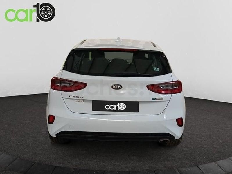Usado Kia Ceed 120 CV (88 kW) 2022 Blanco Utilitario