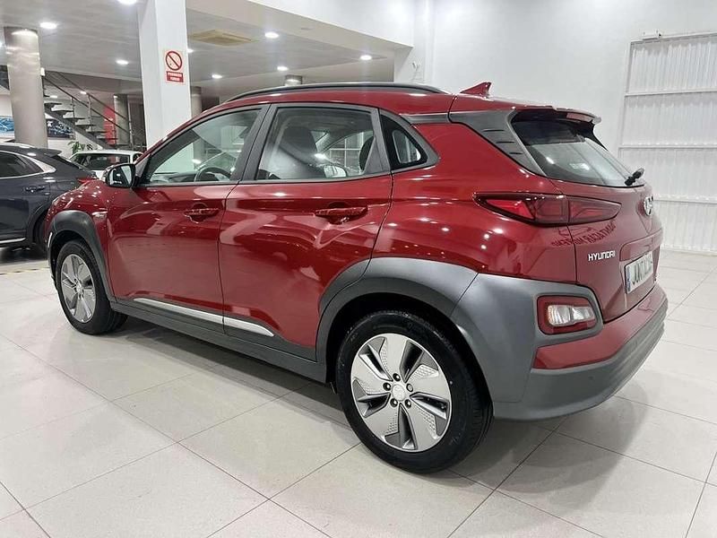 Usado Hyundai Kona 100 kW (136 CV) 2021 Burdeos SUV