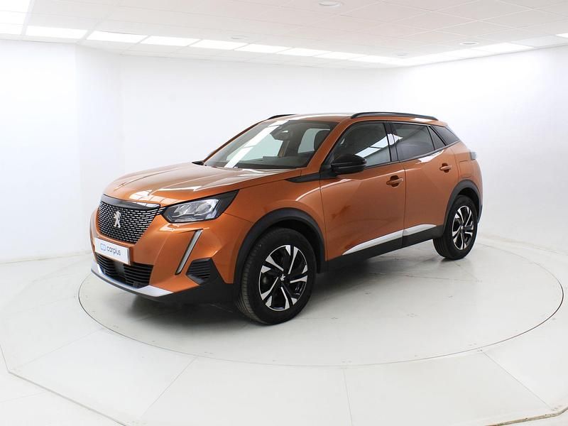 Usado Peugeot 2008 Allure 130 CV (95 kW) 2023 Orange fusion (metalizado) SUV