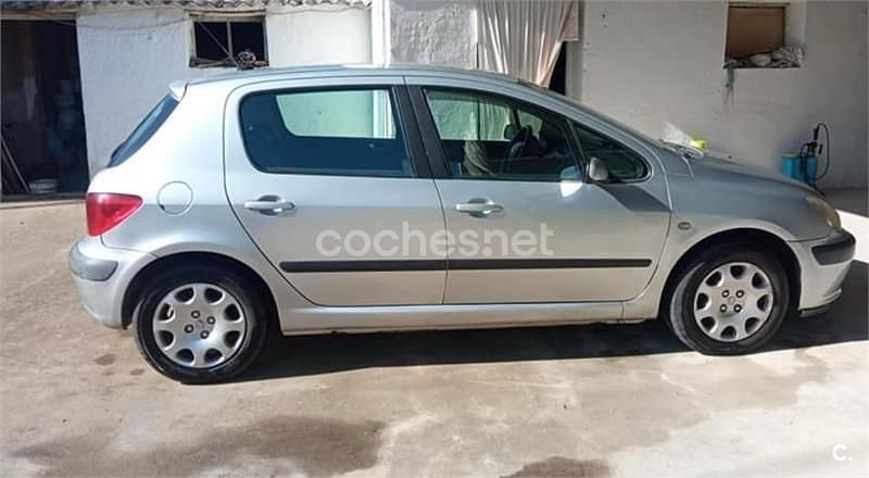 Usado Peugeot 307 90 CV (66 kW) 2002 Gris / plata Berlina