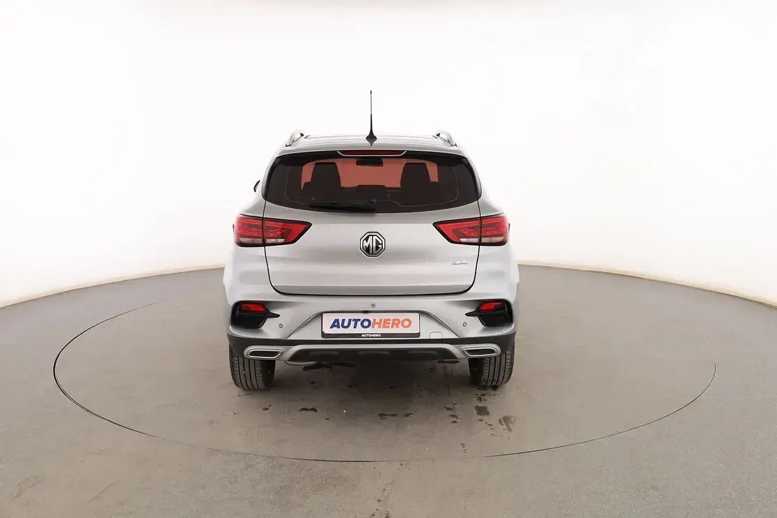 Usado MG ZS Luxury 111 CV (81 kW) 2023 Gris SUV