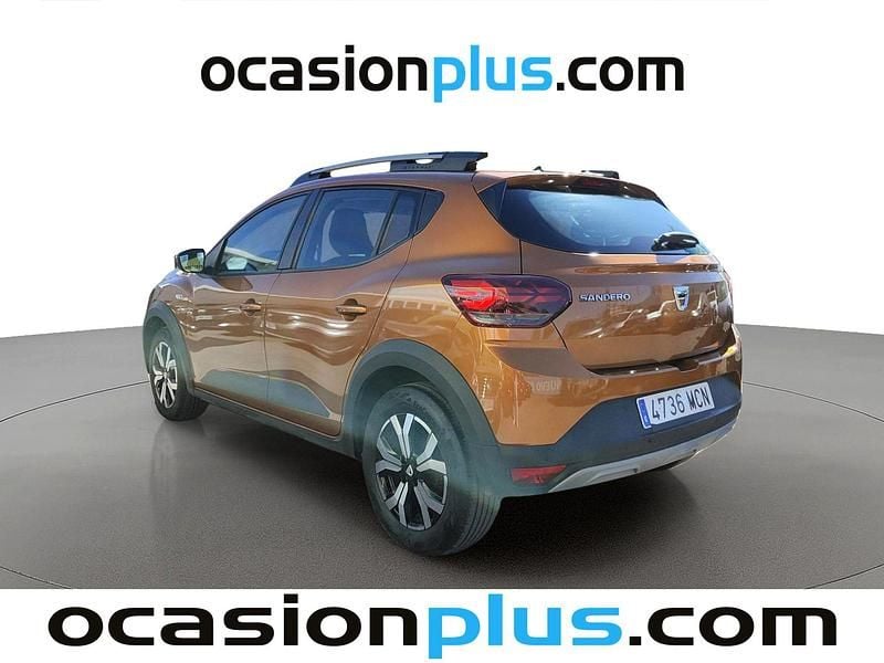 Usado Dacia Sandero Comfort 91 CV (66 kW) 2022 Naranja Utilitario