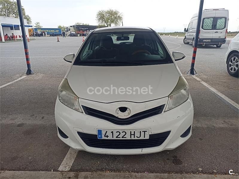 Usado Toyota Yaris Active 90 CV (66 kW) 2012 Blanco Utilitario
