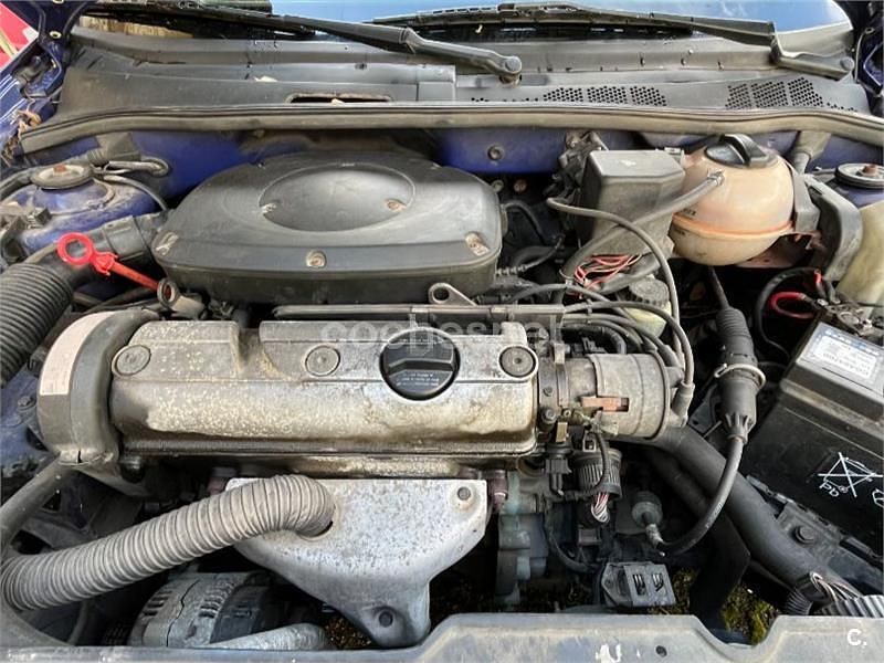 Usado VW Polo 60 CV (44 kW) 1996 Gris / plata Berlina