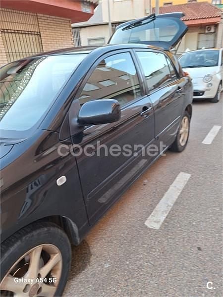 Usado Toyota Corolla Sol 90 CV (66 kW) 2005 Negro Berlina