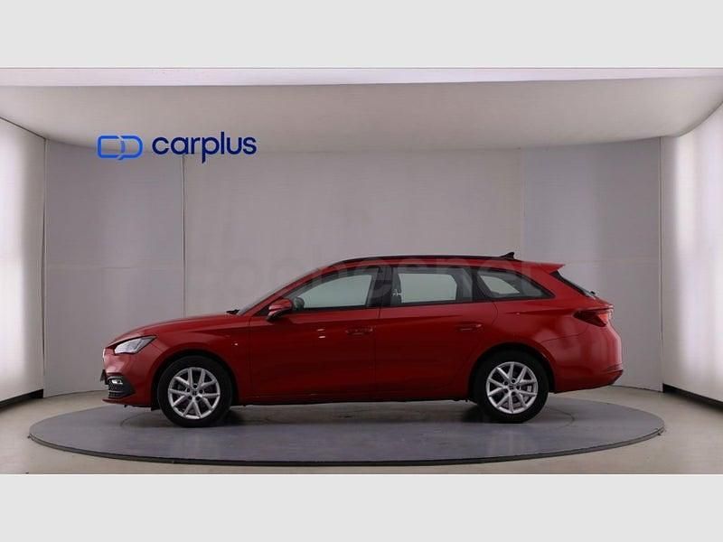 Usado Seat Leon Style 110 CV (80 kW) 2023 Rojo Berlina