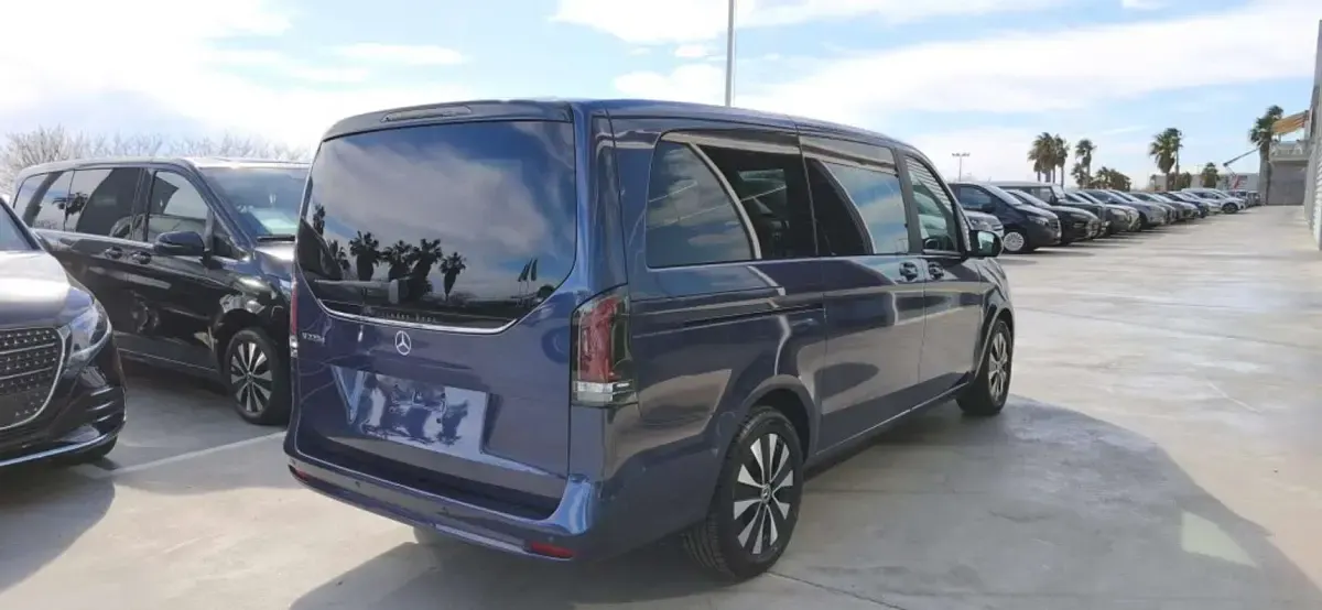 Nuevo Mercedes V220 Style 163 CV (119 kW) 2026 Azul Monovolumen