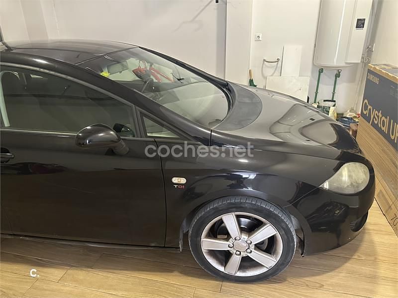 Negro Usado 2007 Seat Leon Sport Berlina | 3000 € (Buen precio) - Imagen 1/4