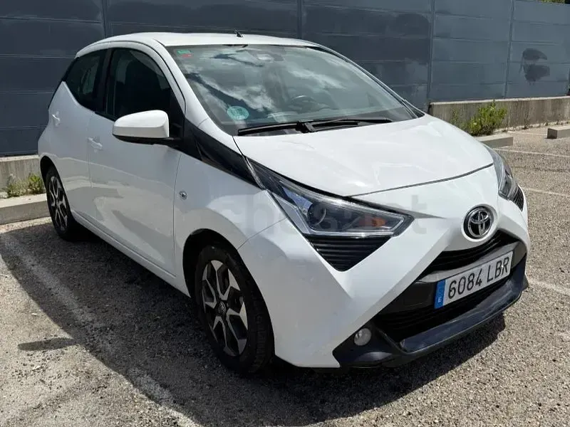 Usado Toyota Aygo X-play 72 CV (52 kW) 2019 Blanco Utilitario