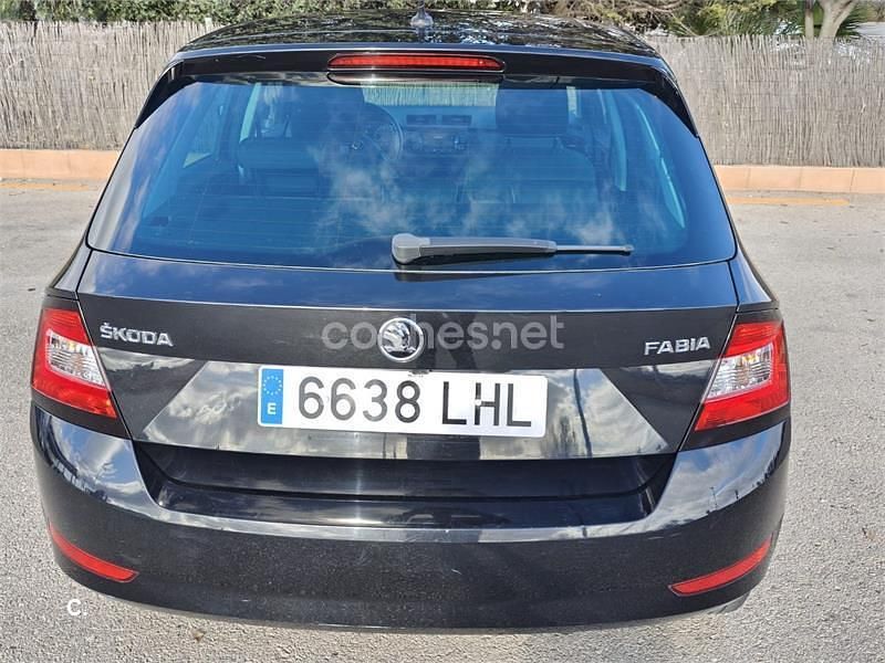 Usado Skoda Fabia Ambition 95 CV (69 kW) 2020 Negro Berlina