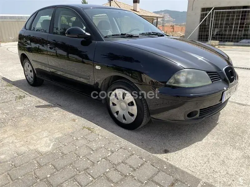 Usado Seat Ibiza 100 CV (73 kW) 2003 Negro Utilitario