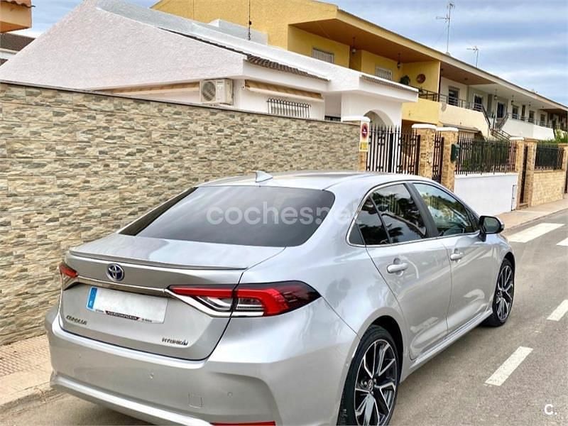 Usado Toyota Corolla Advance 122 CV (89 kW) 2022 Gris / plata Berlina