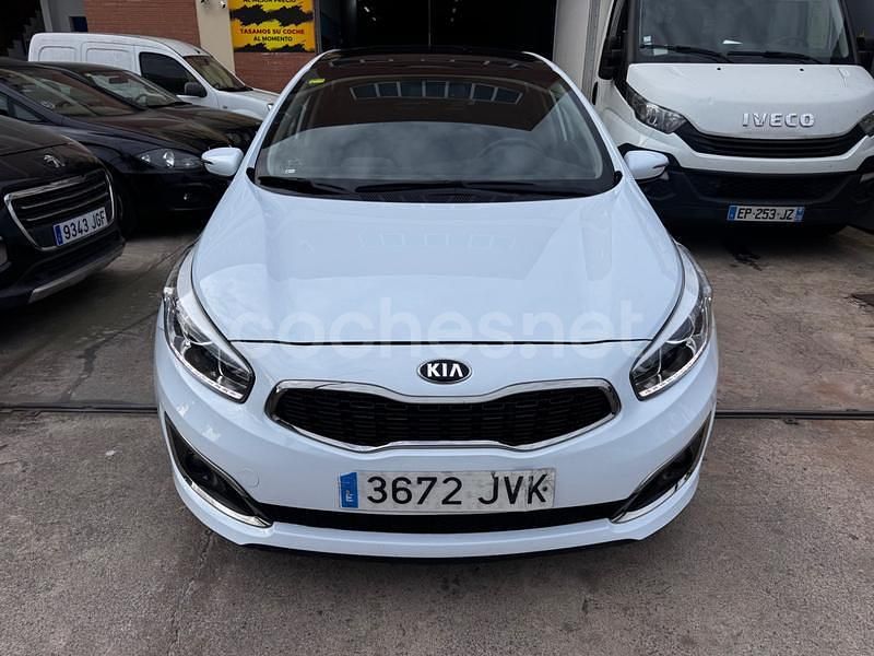 Blanco Usado 2017 Kia Ceed GT Berlina | 7490 € (Precio justo) - Imagen 1/4