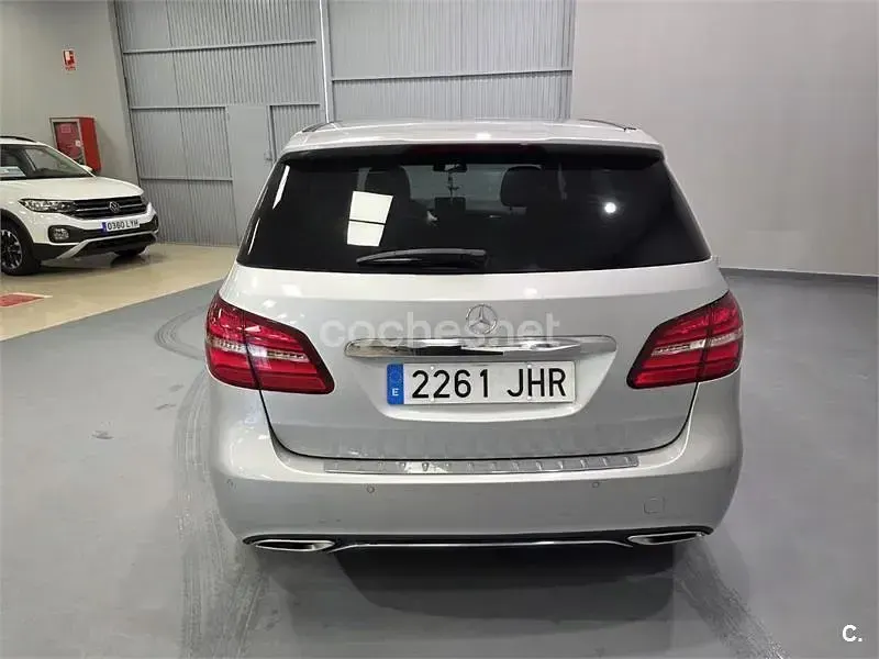 Usado Mercedes B180 Urban 109 CV (80 kW) 2015 Gris / plata Utilitario