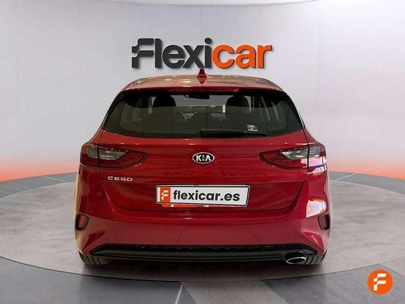 Usado Kia Ceed 120 CV (88 kW) 2019 Rojo Utilitario