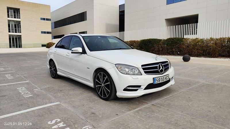 Blanco Usado 2011 Mercedes C220 Avantgarde Berlina | 8300 € (Precio justo) - Imagen 1/4