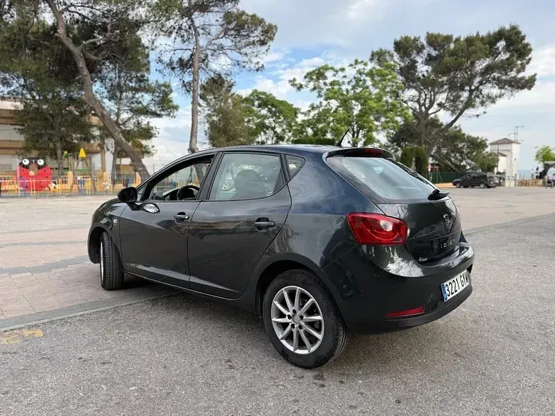 Usado Seat Ibiza Style 105 CV (77 kW) 2011 Negro Berlina