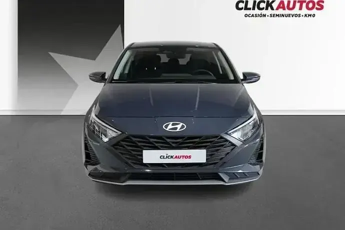 Usado Hyundai i20 80 CV (58 kW) 2025 Gris Utilitario