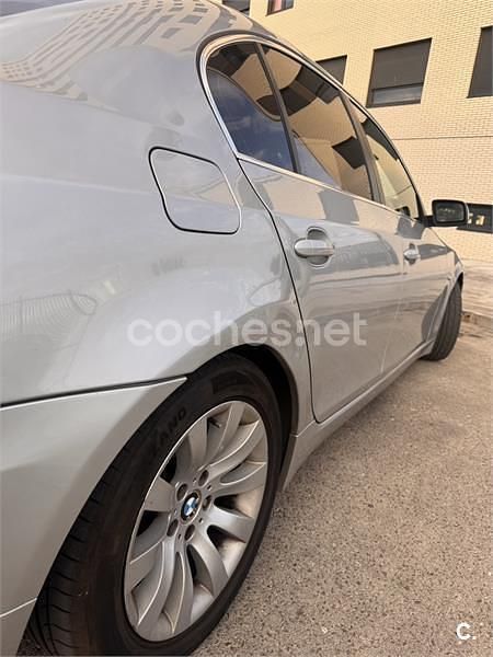 Usado BMW 530 231 CV (169 kW) 2007 Gris / plata Berlina