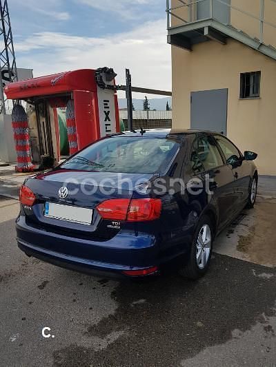 Usado VW Jetta Advance 105 CV (77 kW) 2012 Azul Berlina