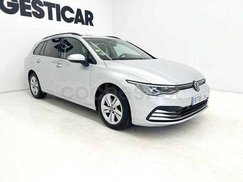 Usado VW Golf VIII 115 CV (84 kW) 2021 Gris / plata Familiar