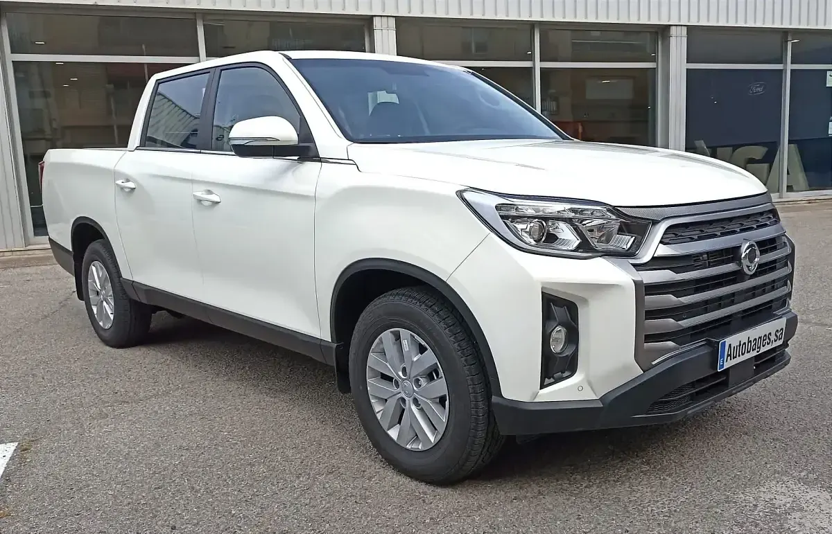 Usado SsangYong Musso 202 CV (148 kW) 2023 Blanco Pickup/Camioneta