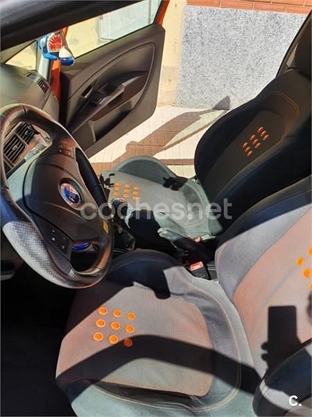 Usado Fiat Grande Punto Sport 130 CV (95 kW) 2006 Naranja Utilitario