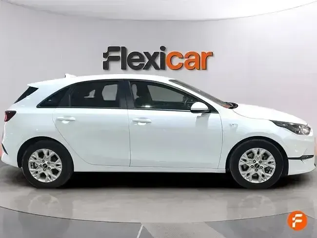 Usado Kia Ceed 136 CV (100 kW) 2023 Blanco Utilitario